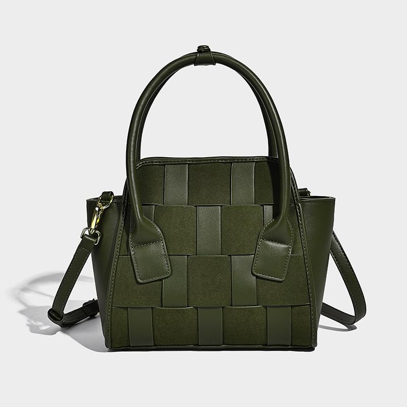 

Checkerboard Single Shoulder Women s Bag 2025 New Korean Version Handbag Casual Stylish Pure Handwoven Crossbody Bag зелёный