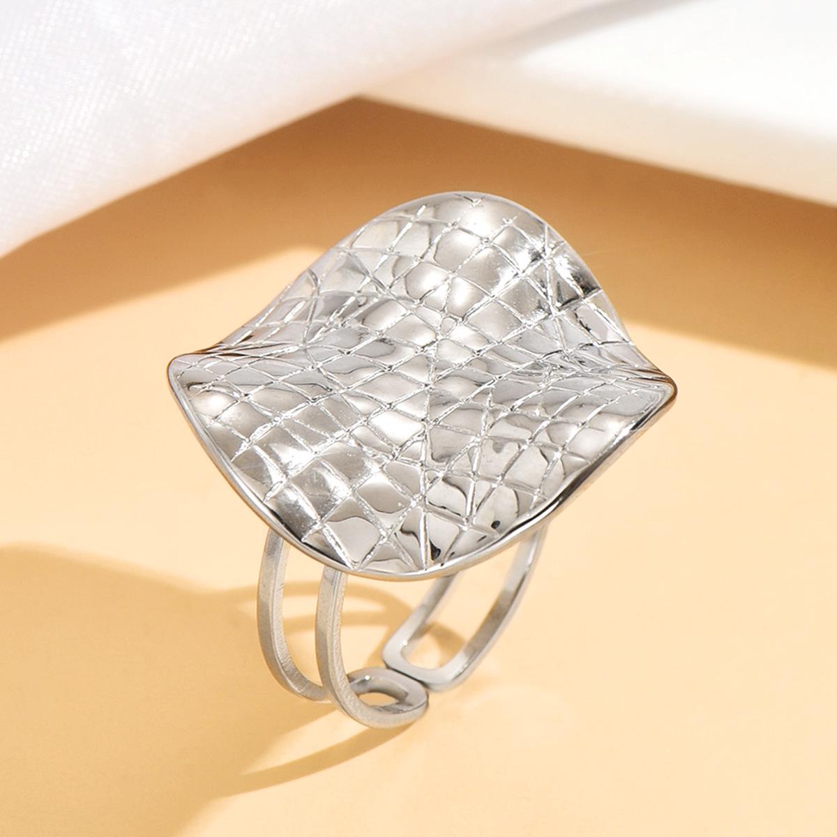 Женское Роскошное Открытое Кольцо из Нержавеющей Стали с Геометрической Текстурой - Регулируемое, Ретро, Неправильный Дизайн