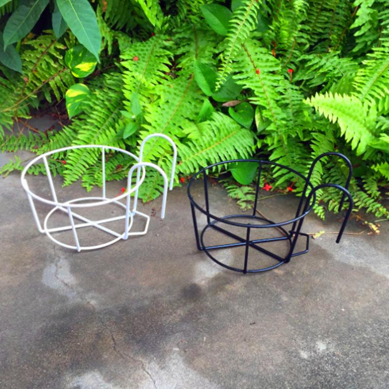 Hanging Wrought Iron Balcony Plant Rack: Potted Succulents & Chlorophytum Display Stand