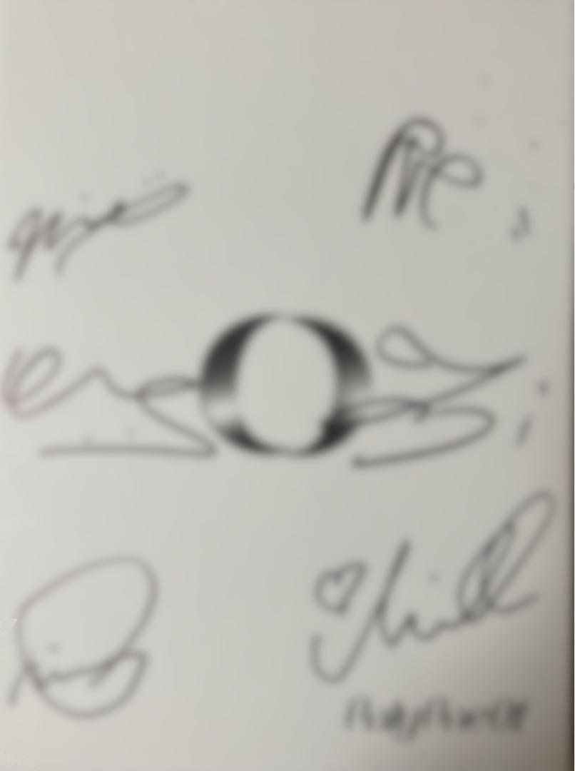 

[USED] OnlyOneOf Signed Album