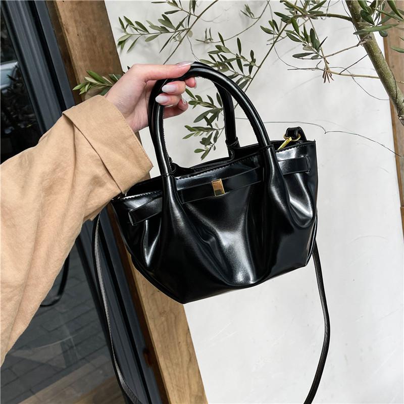 Ielgy Autumn Winter Retro All-Match Shoulder Messenger Bag Ladies Casual Portable Bucket Bag