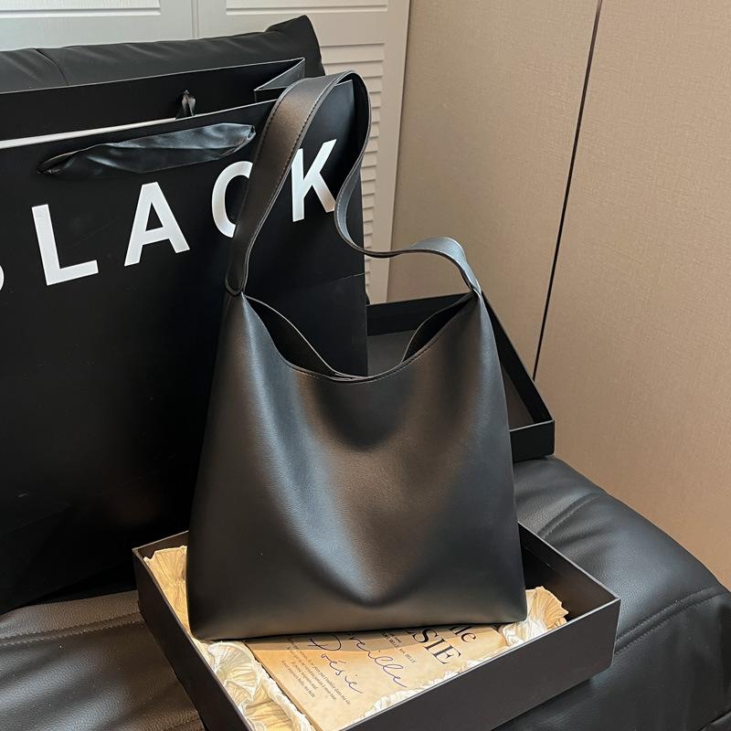 Simple and Versatile Single-shoulder Bag for Work and Commuting, Soft Leather Large-capacity Bucket Bag