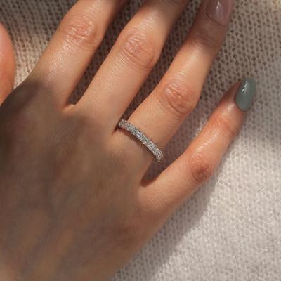 Huitan Schlichter Stil Fingerring Damen Alltagstaugliche Accessoires Einzelreihe Voll Glänzendes Zirkonia Fingerschmuck für Hochzeit