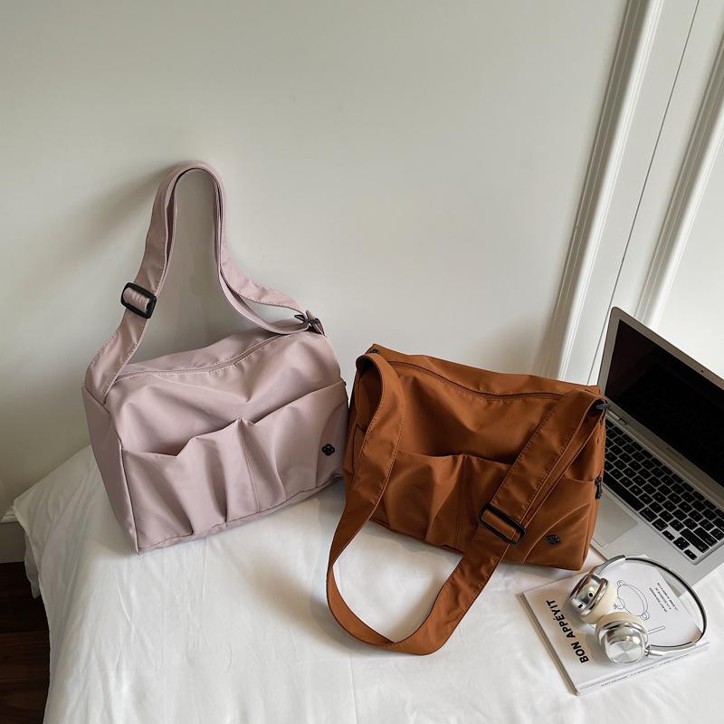 Large capacity nylon travel bag solid color leisure outdoor sports fitness bag dry and wet separation fashion messenger boarding bag