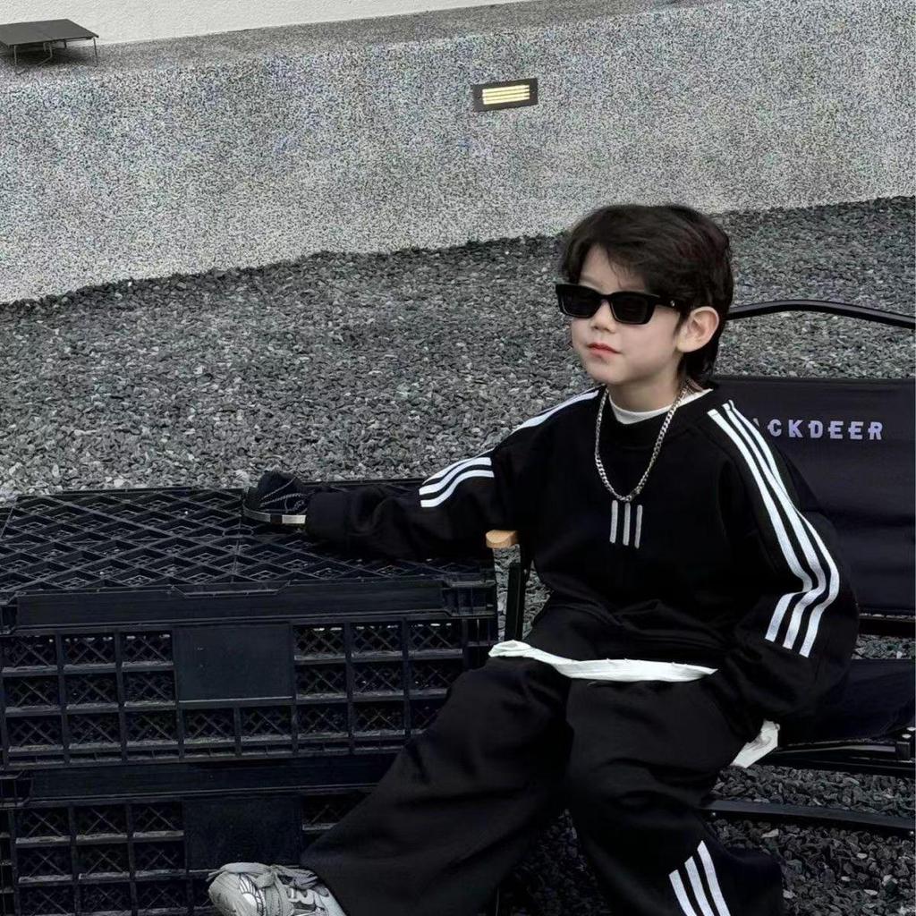 Trendy Korean-Style Boy's Striped Sweatshirt & Sweatpants Set for Spring/Autumn