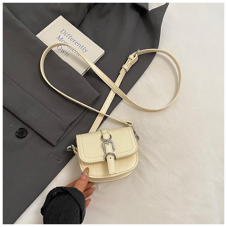 

Exquisite mini small bag women s 2025 new trendy fashion niche design saddle bag single shoulder crossbody red envelope білий