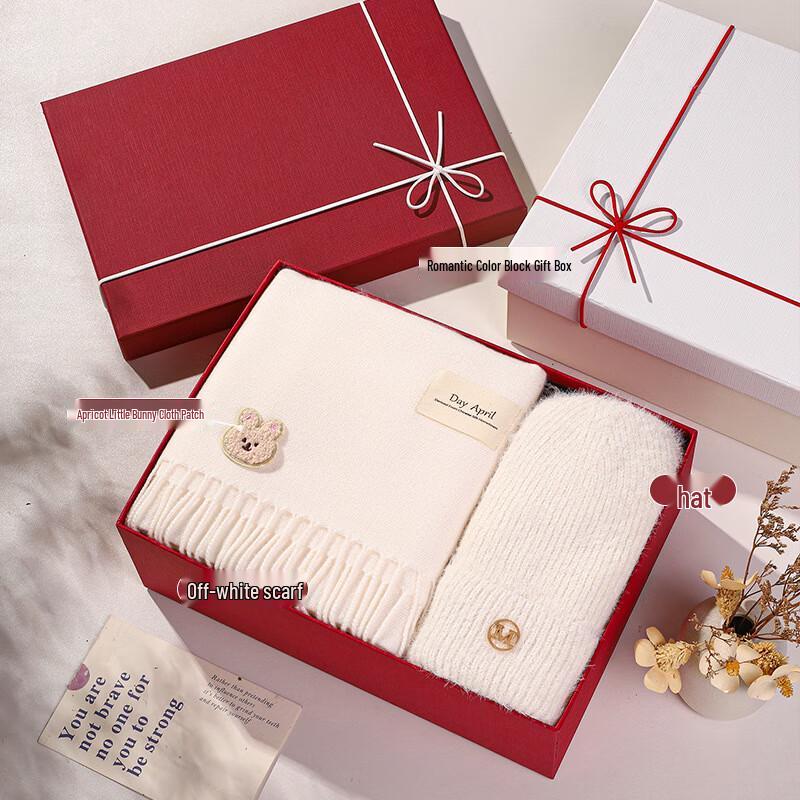 Подарочный набор с термобутылкой, шарфом и шапкой