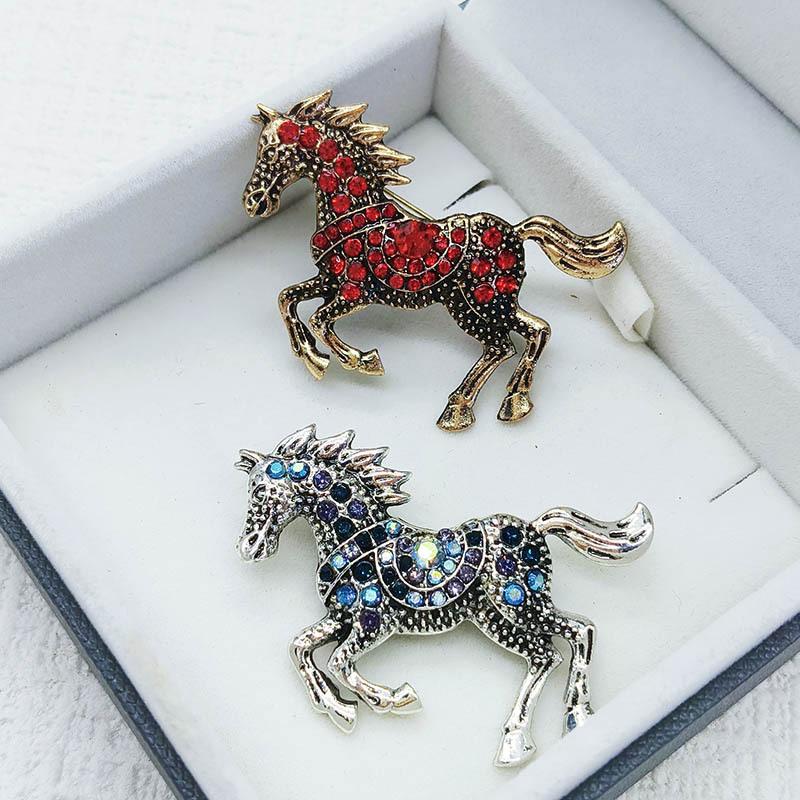Classic Rhinestone Horse Brooches Zodiac Animal Lapel Pins For Women Casual Party Clothing Accessories New Year Gifts