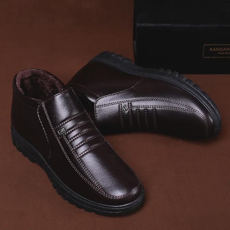 Pánské zimní kožené boty s vysokým svrškem a hřejivou sametovou podšívkou, ideální pro muže středního a staršího věku