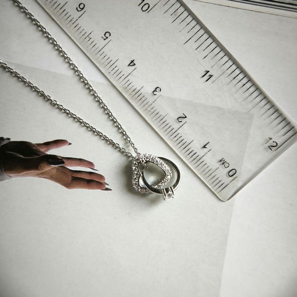 Серебряное колье с фианитами, вес изделия 2,71 гр (2185574)