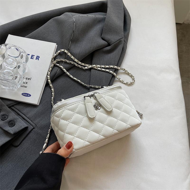 Rhombus Embroidery Thread Small Bag Women's 2025 New Summer Popular Versatile Chain Messenger Bag Small Square Bag