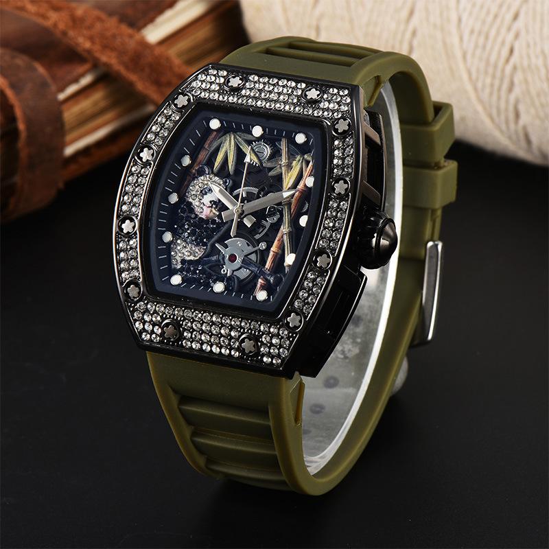 25 New Diamond Quartz Watch Panda Bamboo Hollow Dial Fashion Sports Quartz Watch