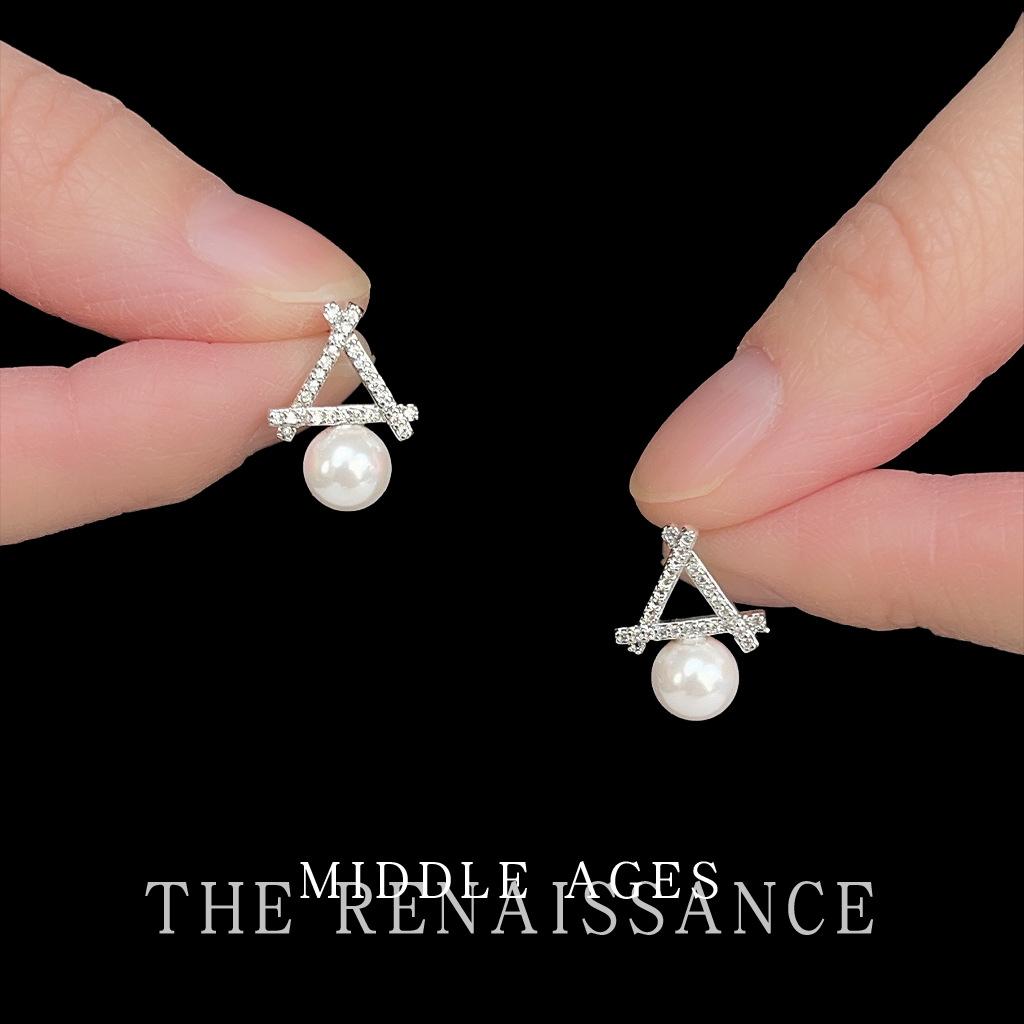 Triangular zircon pearl stud earrings French elegant fashion commuter style light luxury earrings women