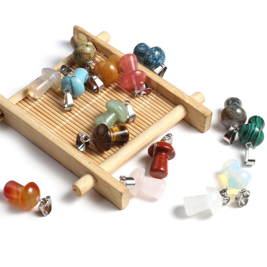 2 Stück, Handgefertigter Anhänger in Pilzform mit Edelstein, Reiki-Heilkristall Quarz Achat Jade Naturstein Anhänger Charms für Schmuckherstellung DIY 1,2×1,6cm