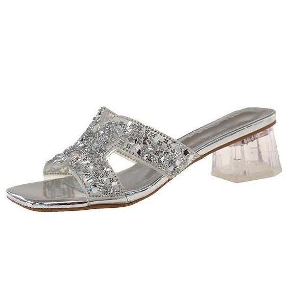 Xiaoxiangfeng temperament beautiful sandals woman summer 2025 new fairy fashion rhinestone outer wear medium heel slippers woman