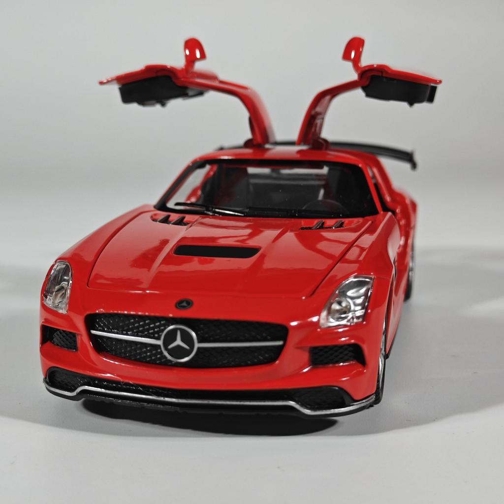 1/32 Scale Diecast Benz SLS AMG Alloy Super Sports Car Model Simulation Sound and Light Toy Holiday Gift for Friends Collect