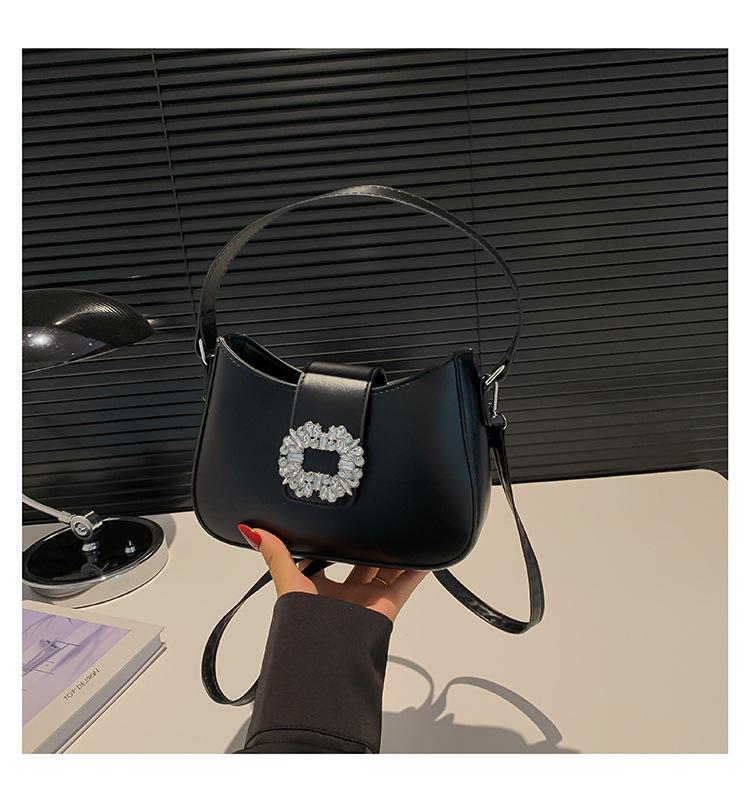 

Нишевая сумка-мессенджер простая и модная маленькая квадратная сумка 2024 лето новая красивая трендовая персонализированная большая вместимость сумка на плечо чёрный