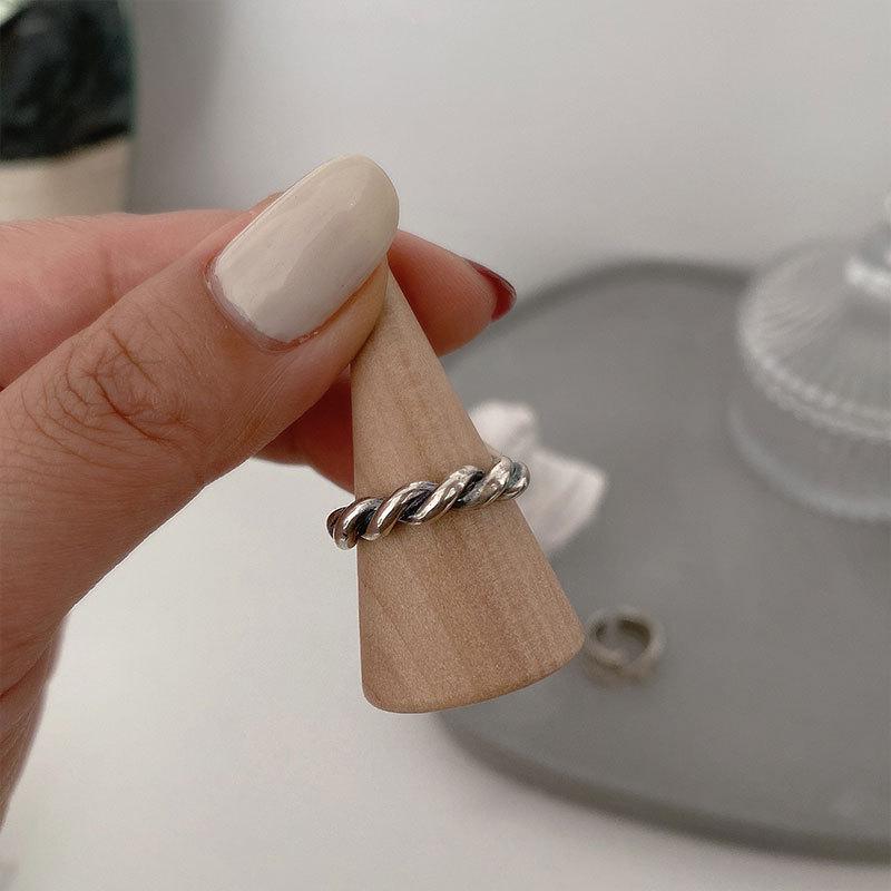 Korean Retro Twist Cross Open Ring for Women: Stylish Index Finger Accessory Adjustable Opening