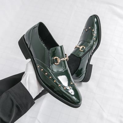 Mocassins en cuir cloutés tendance et à la mode Élégantes et modernes chaussures décontractées d'affaires en cuir Chaussures à enfiler pour hommes de style coréen