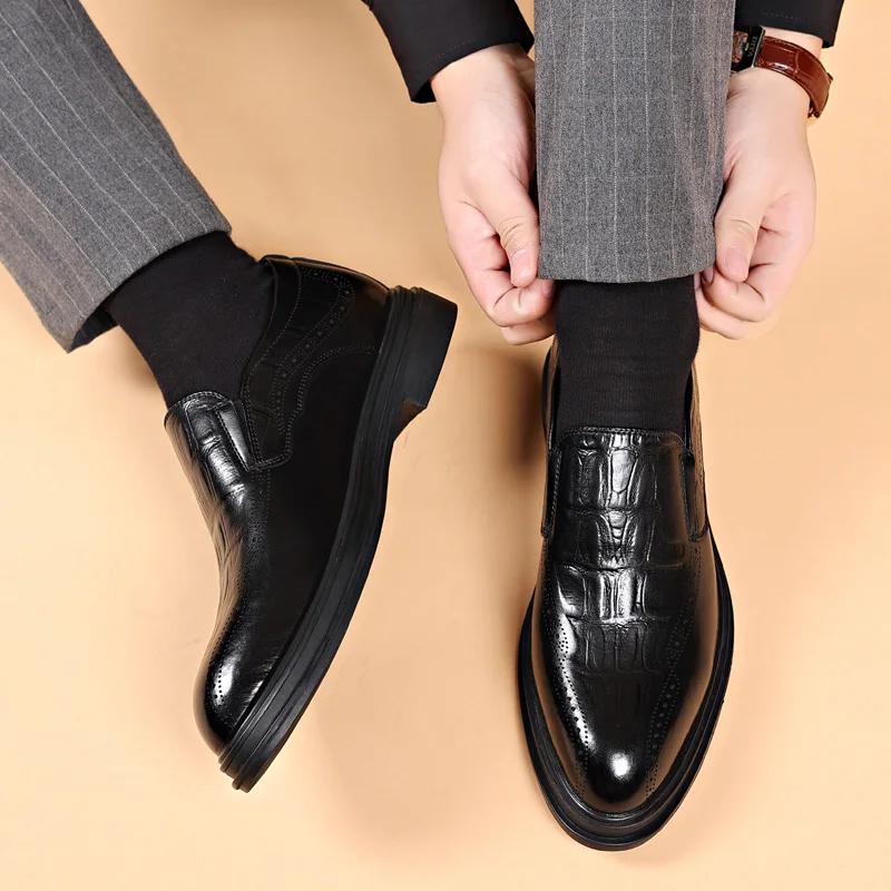 Fashion Men Formal Shoes Brogur Luxury Brand High Quality Point Toe Chelsea Shoes Men Glitter Leather Party Shoes Zapatos De Vestir