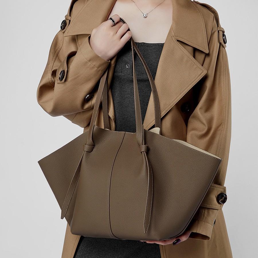 The First Layer Of Cowhide Large-Capacity Tote Bag, Genuine Leather Women'S Bag, Fashionable Bat Bag, Versatile Commuter Bag, Portable Wing Bag.