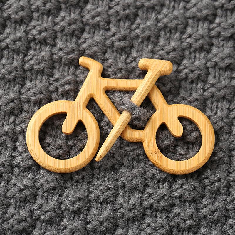 Brooch Pin with Woodenanimal Pattern
