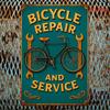 Hisun Blechschild Hohe Auflösung Metallblechschild Fahrradreparatur und Service Retro Vintage Wandkunst Dekor für Garage Werkstatt Zuhause D Flacheisenfarbe