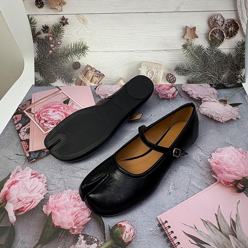 Fashion Fashion Strange Toe Footwear Shallow Flats Mary Janes Shoes For Women 2025 New Female Buckle Strap Ladies Flats Lolita Shoes