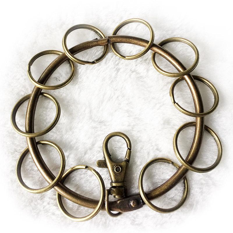 "Large 8.5cm Retro Key Ring Buckle for Housekeeper, Landlord, or DIY Key Storage"