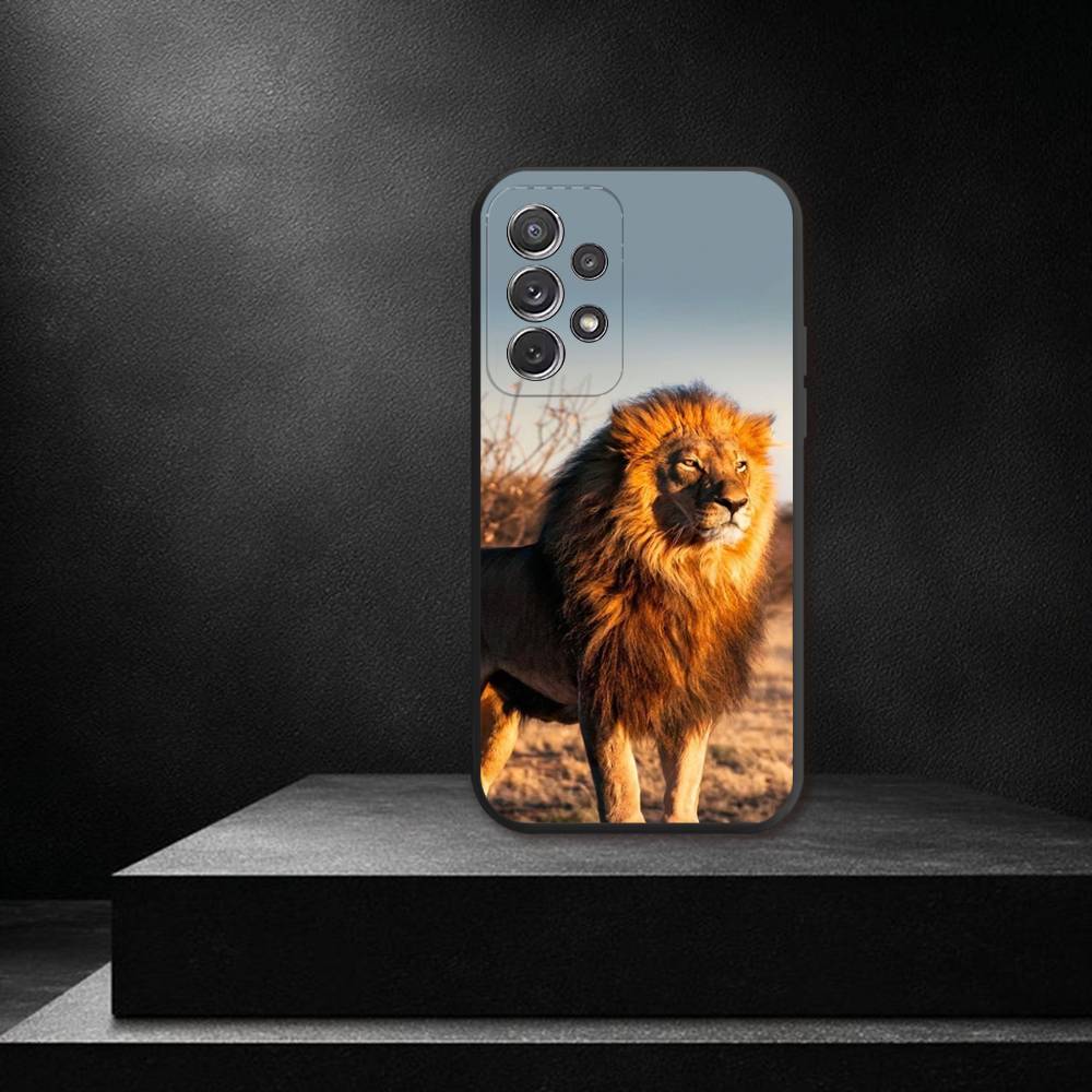 

L-Lion Animal Phone Case For Samsung S 25,24,23,22,30,21,10,9,Ultra,Plus,Lite,FE,4,5G Black Soft Case SamsungS23 5G