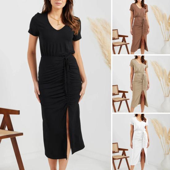 

Стильное женское платье с V-образным вырезом и удобными туфлями в пару