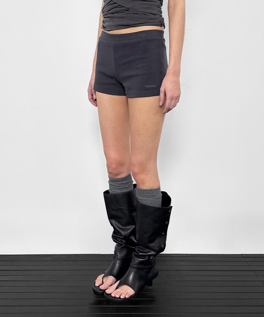Saendeulig Low-Rise Short Pants_Charcoal