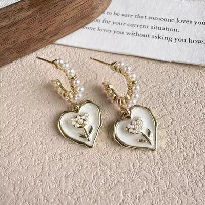 Französische Retro Liebesblumen Ohrringe Damen Nischen-Design High-End Perlenstecker