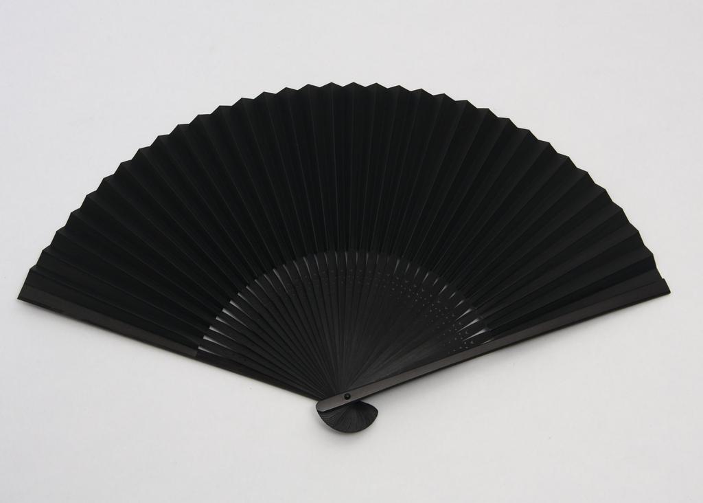 Kjótský ventilátor pro střední gravírovací tašku Sekishu je dodáván v prezentační krabici [Hasegawa] pánské, drak, černý, zlatý, černě zbarvený ventilátor, součástí balení,