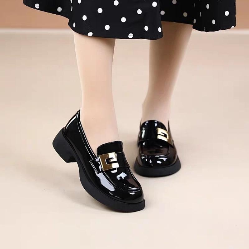 

2024 Винтажные лоферы слипоны в британском стиле из лакированной кожи для женщин на массивном каблуке с металлической пряжкой 35