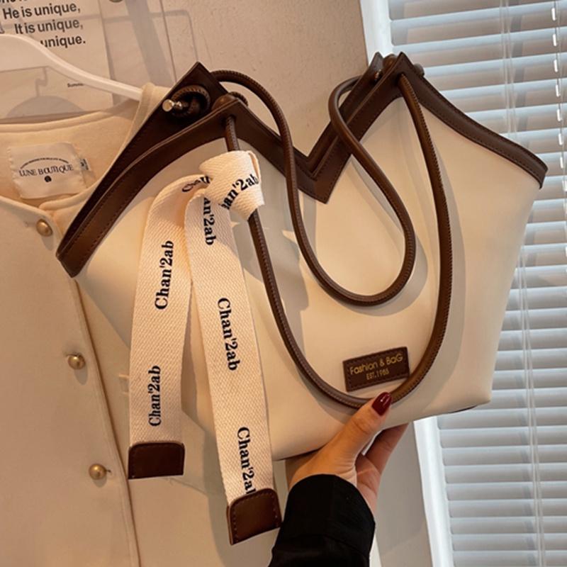 IELGY trendy fashion drawstring heart shaped large capacity shoulder bag for women