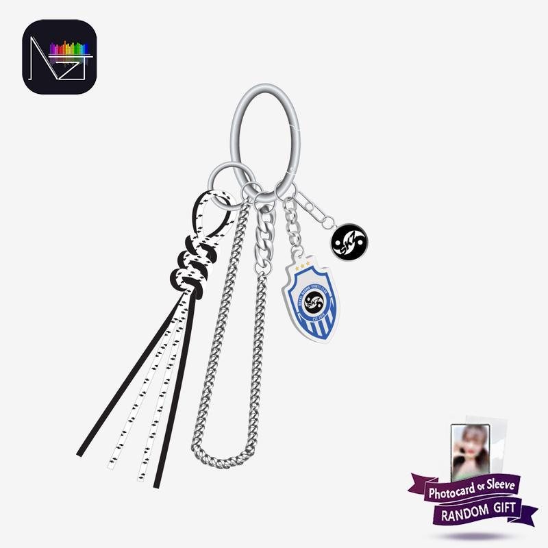 

[ПОП-АП МАГАЗИН KARMA] Stray Kids – МЕТАЛЛИЧЕСКИЙ БРЕЛОК CEREMONY 1pcs