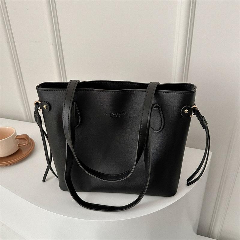 

Сумка Commuter большой вместимости женская весна 2024 года новая корейская версия повседневной сумки через плечо в иностранном стиле модная фактурная сумка-тоут чёрный