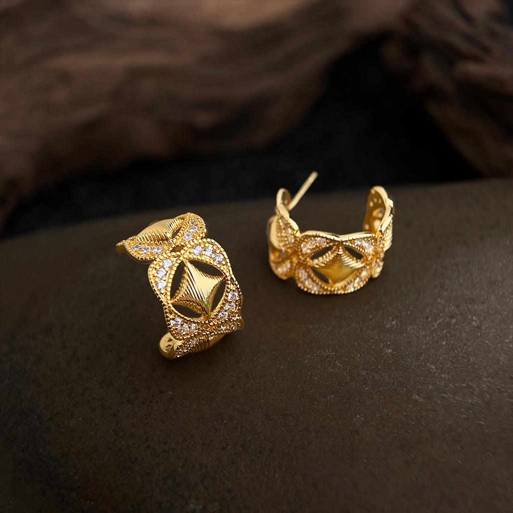 Boucles d'oreilles puces Zircon Étoile 18K Or – Style Cour Rétro Français Luxe