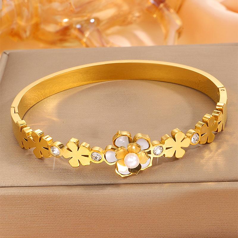 Five-petal Flower Pearl Light Luxury Ins Style Women's Bracelet