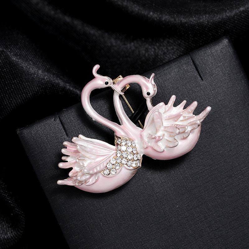 

Постепенно меняющая цвет ручная роспись брошь двойной лебедь женская мода высококлассный темперамент простая булавка пальто костюм элегантная корсажная брошь аксессуары розовый