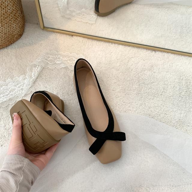 Nye Damesko Firkantet Tå Små Duftende Sko Lav Utskjæring Temperament Franske Scoop-sko Myk Såle Flatsko