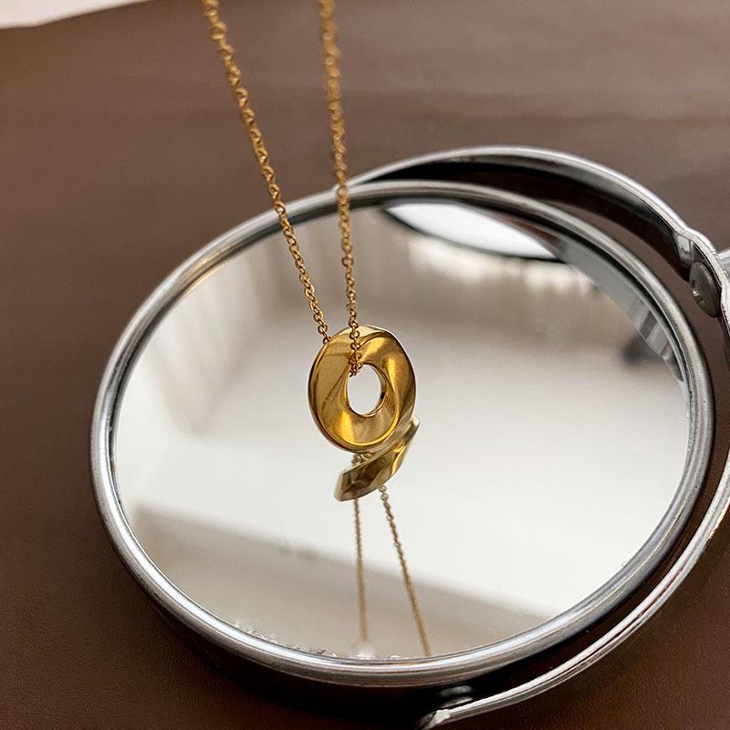 2024 Women's Twisted Pendant Necklace: Durable Titanium Steel, Non-Fading, Versatile High-End Style