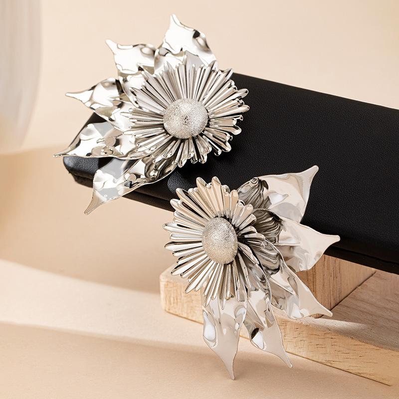 Exaggerated Jewelry, Asymmetrical Three-dimensional Heavy-duty Flower Earrings