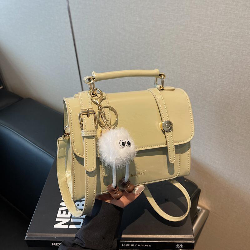 

Super fire small bag women s retro 2025 new spring and summer versatile shoulder messenger bag casual explosion portable small square bag зелёный