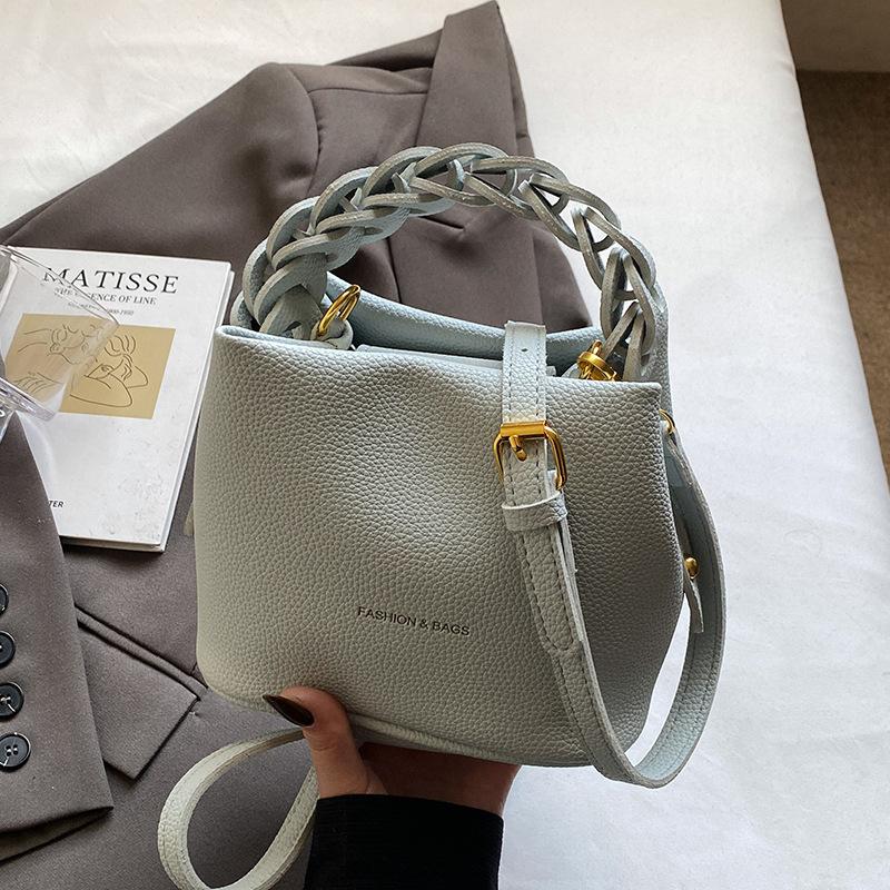 New product simple style texture fashionable portable bucket bag femininity commuting versatile casual PU messenger bag