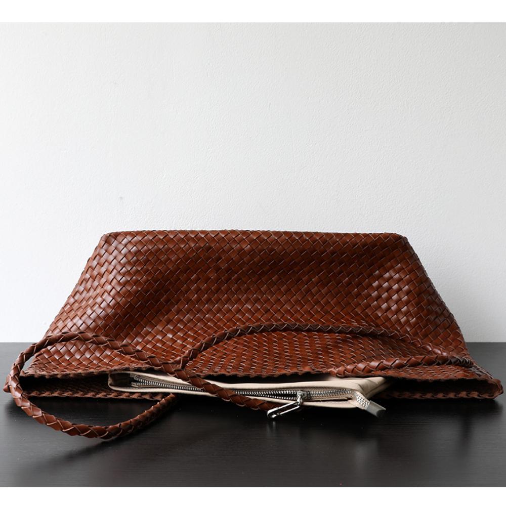 Light luxury, high-end sense, retro, large-capacity commuting vegetable tanned cowhide large bag, pure hand-woven bag, genuine leather tote bag.