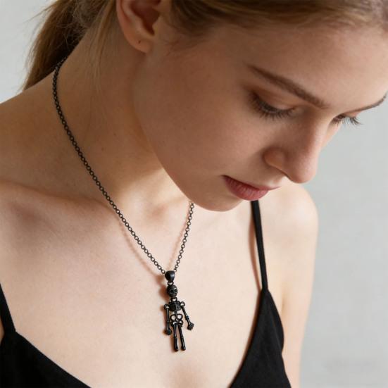 1 Pair Skeletons Holding Hands Necklaces Magnetic Skeleton Pendant Necklaces Set Vintage Skull Necklaces for Couple BFF Friendship Gothic Punk Lovers