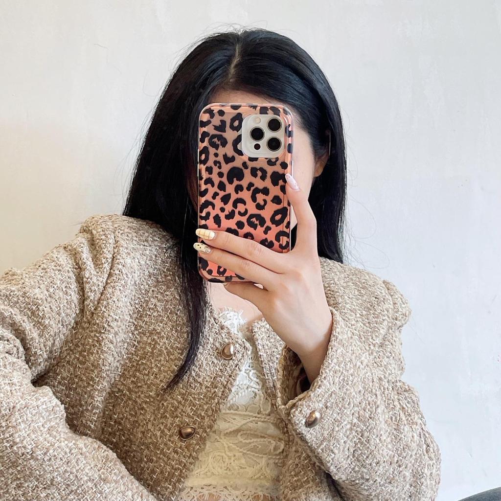 Retro Leopard Print iPhone 17 Pro Max & 16 Two-in-One Case - Full Coverage Protection for Autumn and Winter.