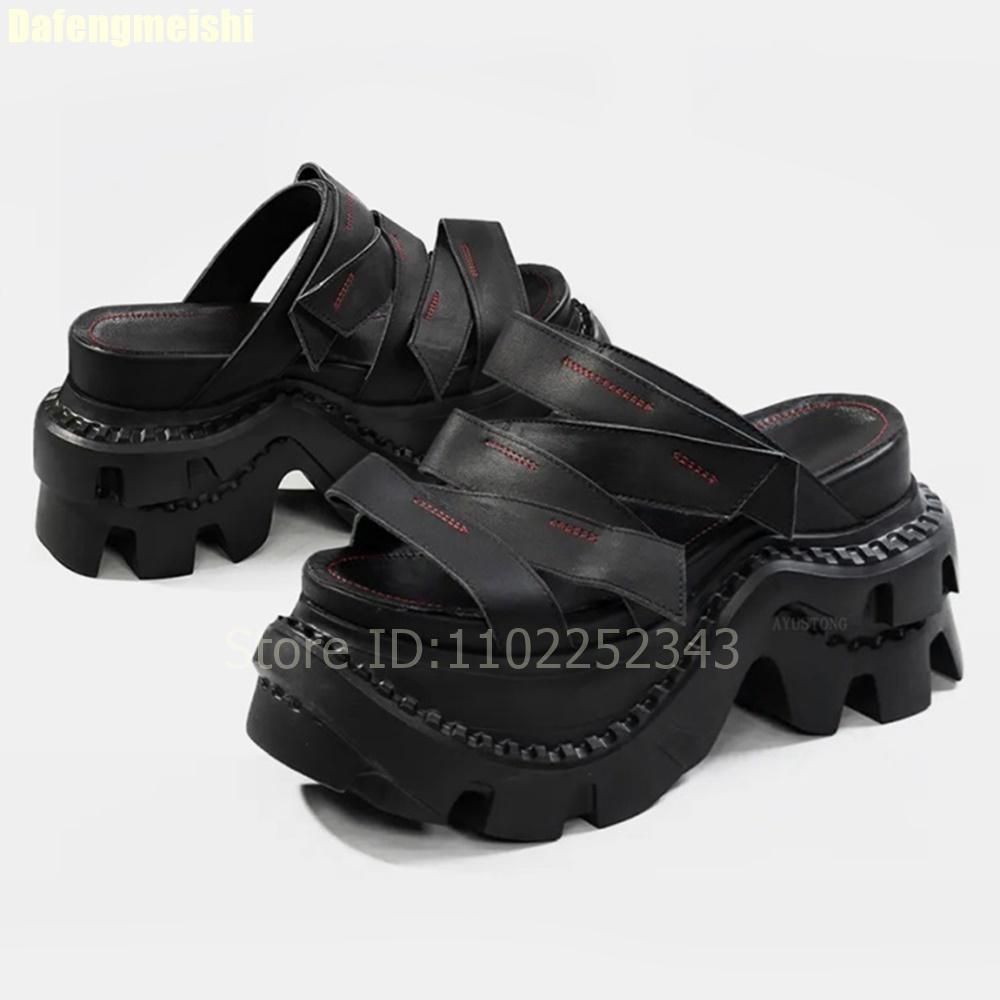Letnie Nowe Kapcie na Platformie 2025 Kliny 6-8cm Czarne Casualowe Klapki Odkryte Palce Styl Punkowy Antypoślizgowa Gumowa Podeszwa Sandały